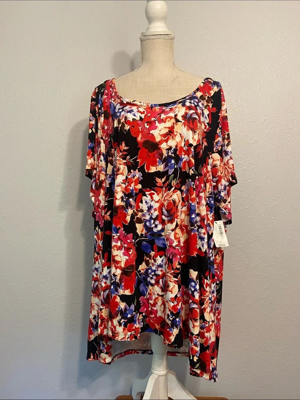 Torrid Black Multicolor Floral Super Soft Knit Grenadine Swing Tee Size 6 NEW